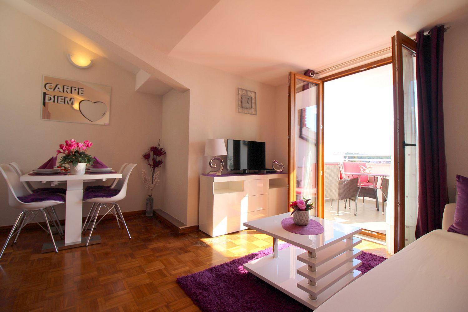 Charmante Dachgeschosswohnung Mit Meerblick Und Blick Auf Altstadt Von *