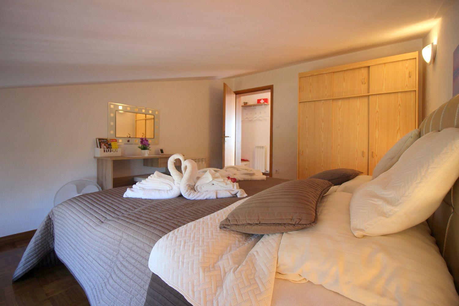Charmante Dachgeschosswohnung Mit Meerblick Und Blick Auf Altstadt Von * Poreč